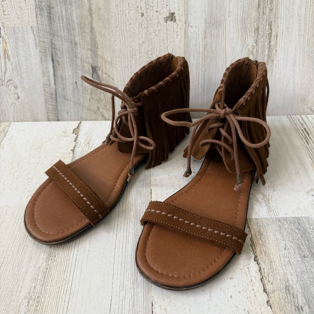 Minnetonka Brown Fringe Suede Leather Flat Sandals Open Toe Size 7